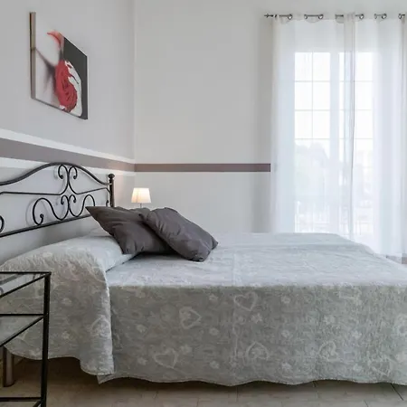 Apartamento Migliarina Station Comfy W/ Balcony La Spezia