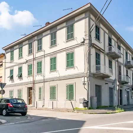Migliarina Station Comfy W/ Balcony Apartamento La Spezia